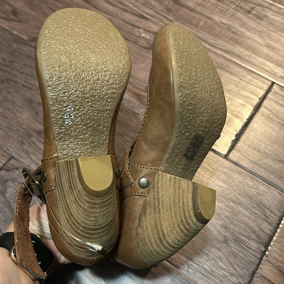 Brand New Blow Fish Studded Chunk Heels Sz 8 - Picture 4 of 4